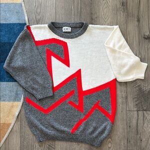 Koret Crewneck Gray and Red Sweater with Geometric Design